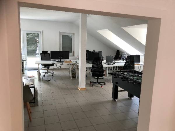 Ländlicher Coworking Space mit viel Grün in Lautertal — Bild 2