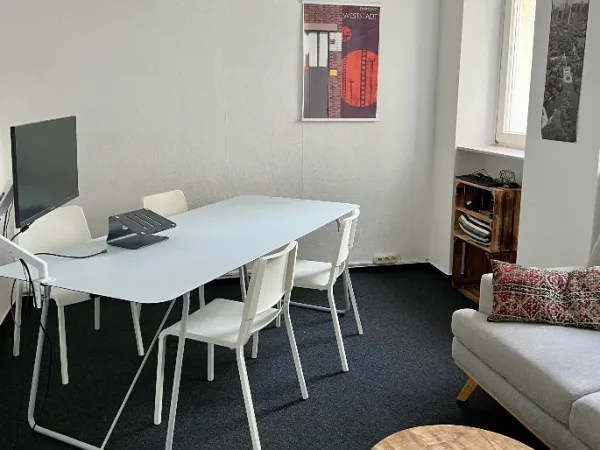 Schreibtischplatz in Darmstadt (Bessungen) – CoWorking direkt an der Orangerie im HeinerHub