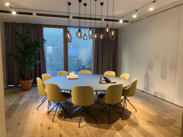 Lichtdurchflutete Designerbüros & Coworking Space in — Bild 8