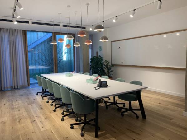 Lichtdurchflutete Designerbüros & Coworking Space in — Bild 5