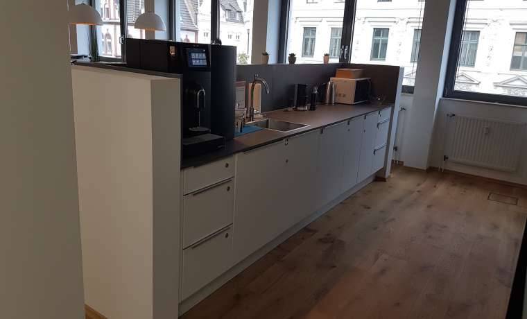 Modernes Business Center mit Büros & Coworking in