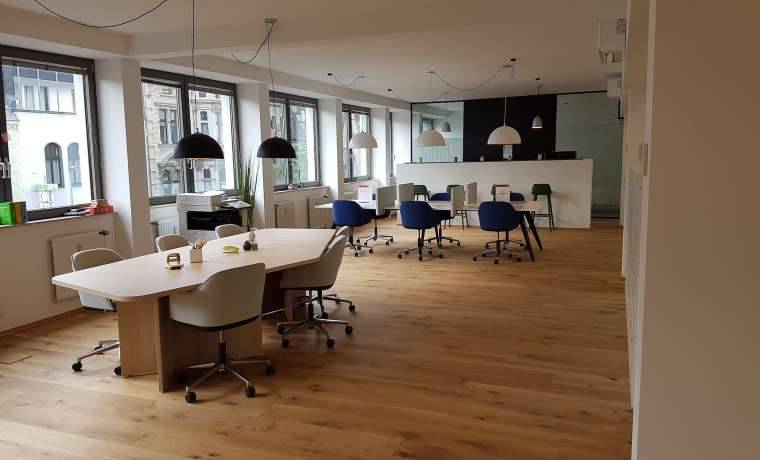 Modernes Business Center mit Büros & Coworking in