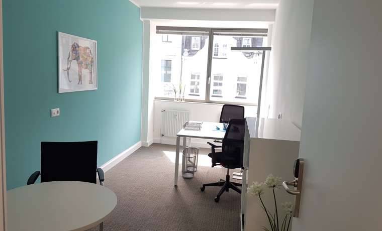 Modernes Business Center mit Büros & Coworking in