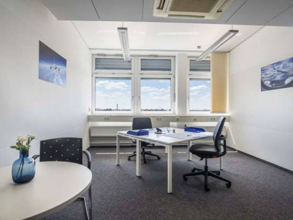 Helles Business Center mit Flug- & Kaiserburgblick in — Bild 3