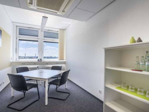 Helles Business Center mit Flug- & Kaiserburgblick in — Bild 4