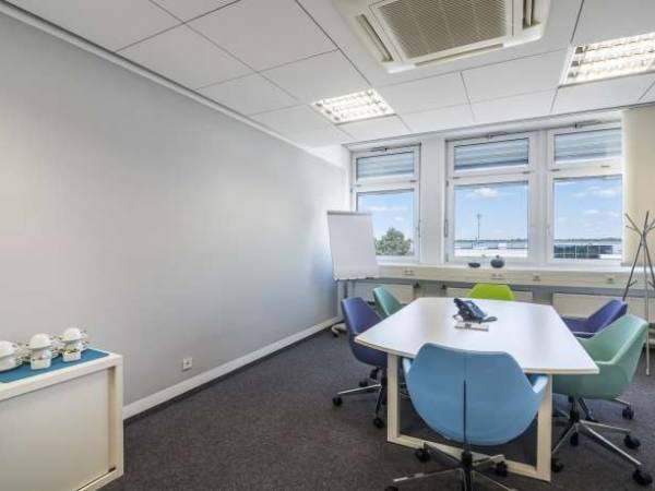 Helles Business Center mit Flug- & Kaiserburgblick in — Bild 5