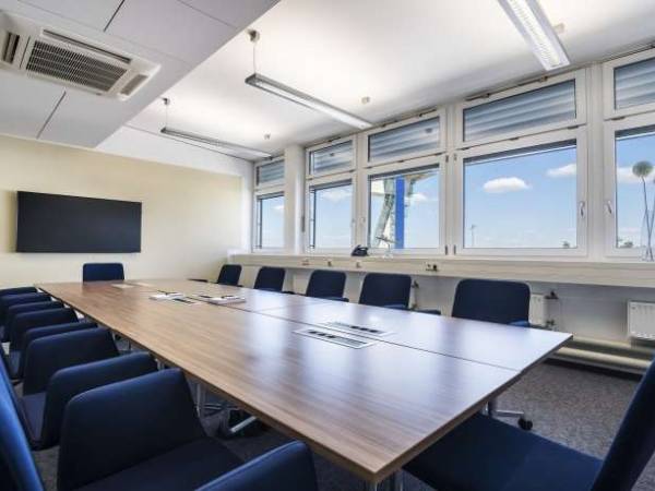 Helles Business Center mit Flug- & Kaiserburgblick in — Bild 7