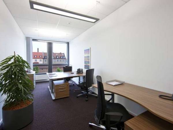 Moderne Büros & Coworking Spaces mit Altstadtblick in — Bild 1