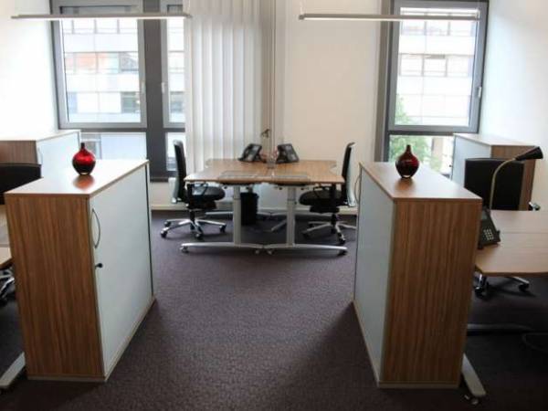 Moderne Büros & Coworking Spaces mit Altstadtblick in — Bild 2