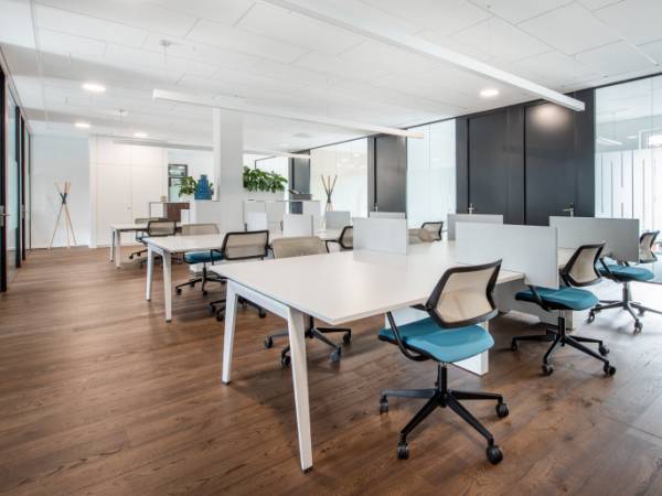 Moderne Büros & Coworking direkt am Hafen in Oldenburg (Oldb) — Bild 1