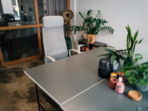 Abschließbares Büro in Stuttgart (Kernerviertel) – Kreative Bürogemeinschaft mit Fotostudio in Stuttgart Kernerviertel — Bild 2