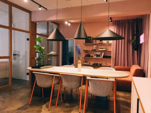 Abschließbares Büro in Stuttgart (Kernerviertel) – Kreative Bürogemeinschaft mit Fotostudio in Stuttgart Kernerviertel — Bild 7