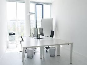 Modernes Büro in Bürogemeinschaft in Unterföhring