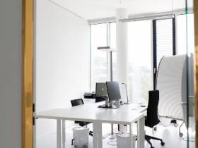 Modernes Büro in Bürogemeinschaft in Unterföhring