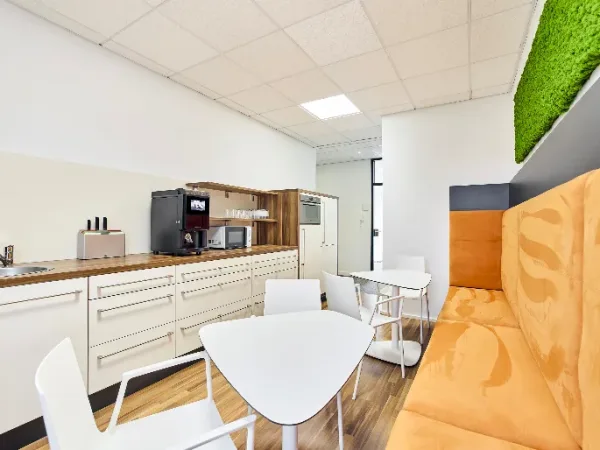 Abschließbares Büro in Ismaning (Ismaning) – Hochwertige Büroräume in modernisierter Bürogemeinschaft in Ismaning — Bild 3