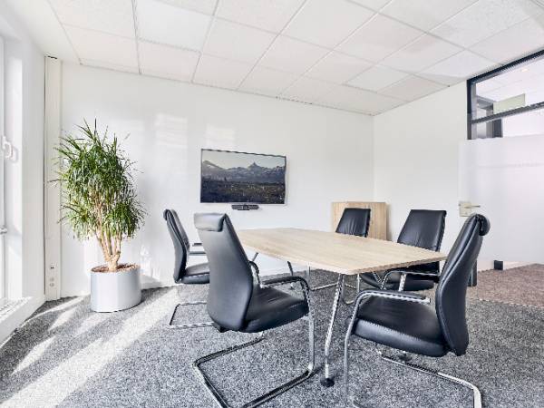 Hochwertige Büroräume in modernisierter Bürogemeinschaft in Ismaning — Bild 4