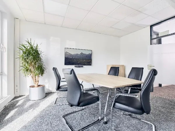 Abschließbares Büro in Ismaning (Ismaning) – Hochwertige Büroräume in modernisierter Bürogemeinschaft in Ismaning — Bild 2