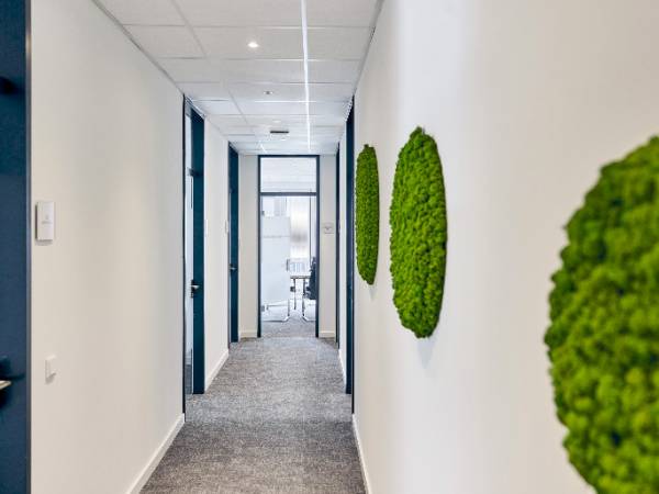 Hochwertige Büroräume in modernisierter Bürogemeinschaft in Ismaning — Bild 7