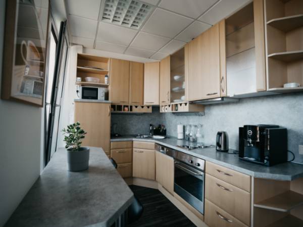 Lichtdurchflutete Büros mit Dachterrasse in Hamburg-Barmbek-Süd — Bild 8