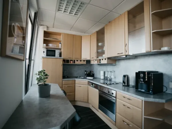 Abschließbares Büro in Hamburg (Barmbek-Süd) – Ruhige Neubau-Büros in Hamburg-Barmbek-Süd mit Dachterrassen — Bild 8