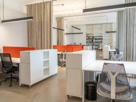 Schreibtische, Workspace und Team Office im Loft