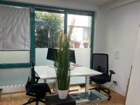 Schreibtisch-Arbeitsplatz in schöner Bürogemeinschaft