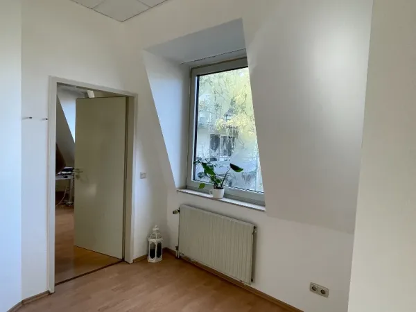 Abschließbares Büro in Düsseldorf (Derendorf) – Helle und vielseitige Büroräume in Düsseldorf-Derendorf — Bild 6