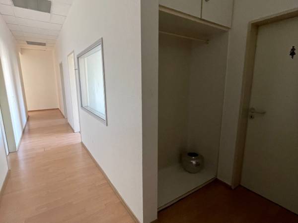 Gemütliche Büroräume mit viel Tageslicht in Düsseldorf-Derendorf — Bild 8