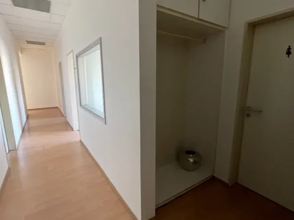 Abschließbares Büro in Düsseldorf (Derendorf) – Helle und vielseitige Büroräume in Düsseldorf-Derendorf — Bild 8