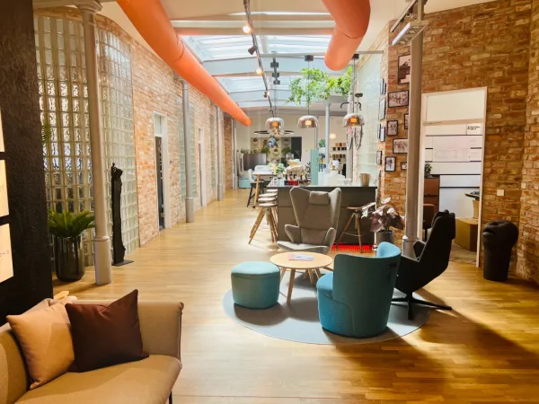 Abschließbares Büro in München (Schwabing-West) – Exklusive Büroräume & Coworking in stilvollem Loft in Schwabing-West — Bild 4