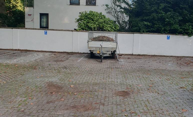Außenansicht Parkplätze