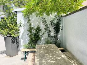 Schöne Büros  arbeiten am Fluss