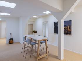 Büros Kaffee Drucken Reinigung Internet Meetingraum inklusive